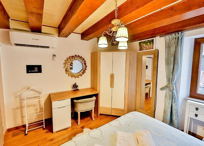 Royal Mia アパート ピラン