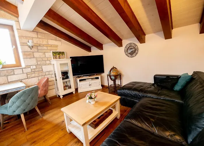 Royal Mia アパート ピラン